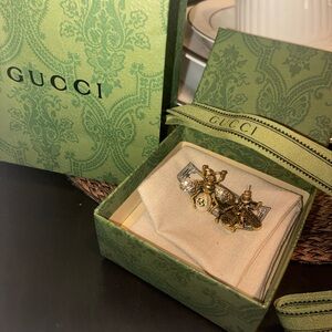 Gucci Gold Bee Double Brooch in Gold Tone
